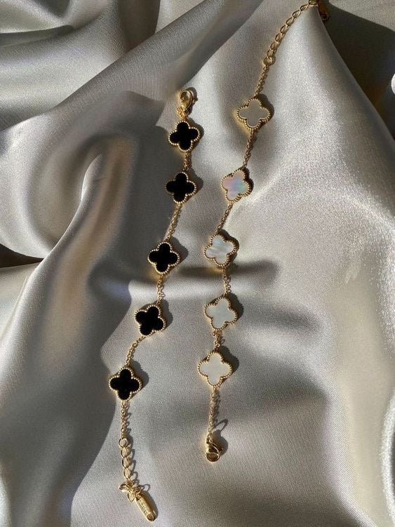 Luxury Clover Charm Bracelet – 18K Gold-Plated